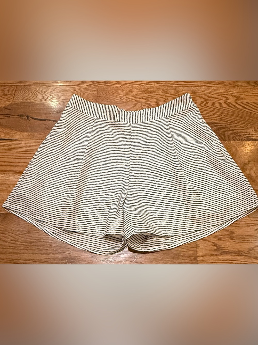 Rosebullet. Lightweight Black & White Wavy Striped Shorts. Size 10.